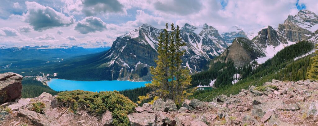 Hiking over the Lake Louise